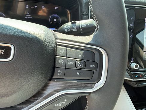 Used 2024 Jeep Wagoneer L Series III w/ Premium Group I image 29