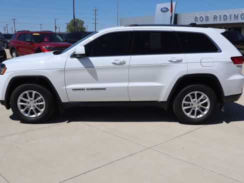 Used 2021 Jeep Grand Cherokee Laredo w/ Security & Convenience Group AWD/4WD image 8