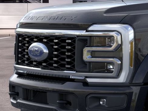 New 2026 Ford F450 Platinum w/ FX4 Off-Road Package AWD/4WD image 17
