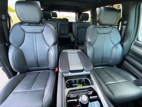 Used 2024 Jeep Wagoneer Series II w/ Convenience Group I AWD/4WD image 31