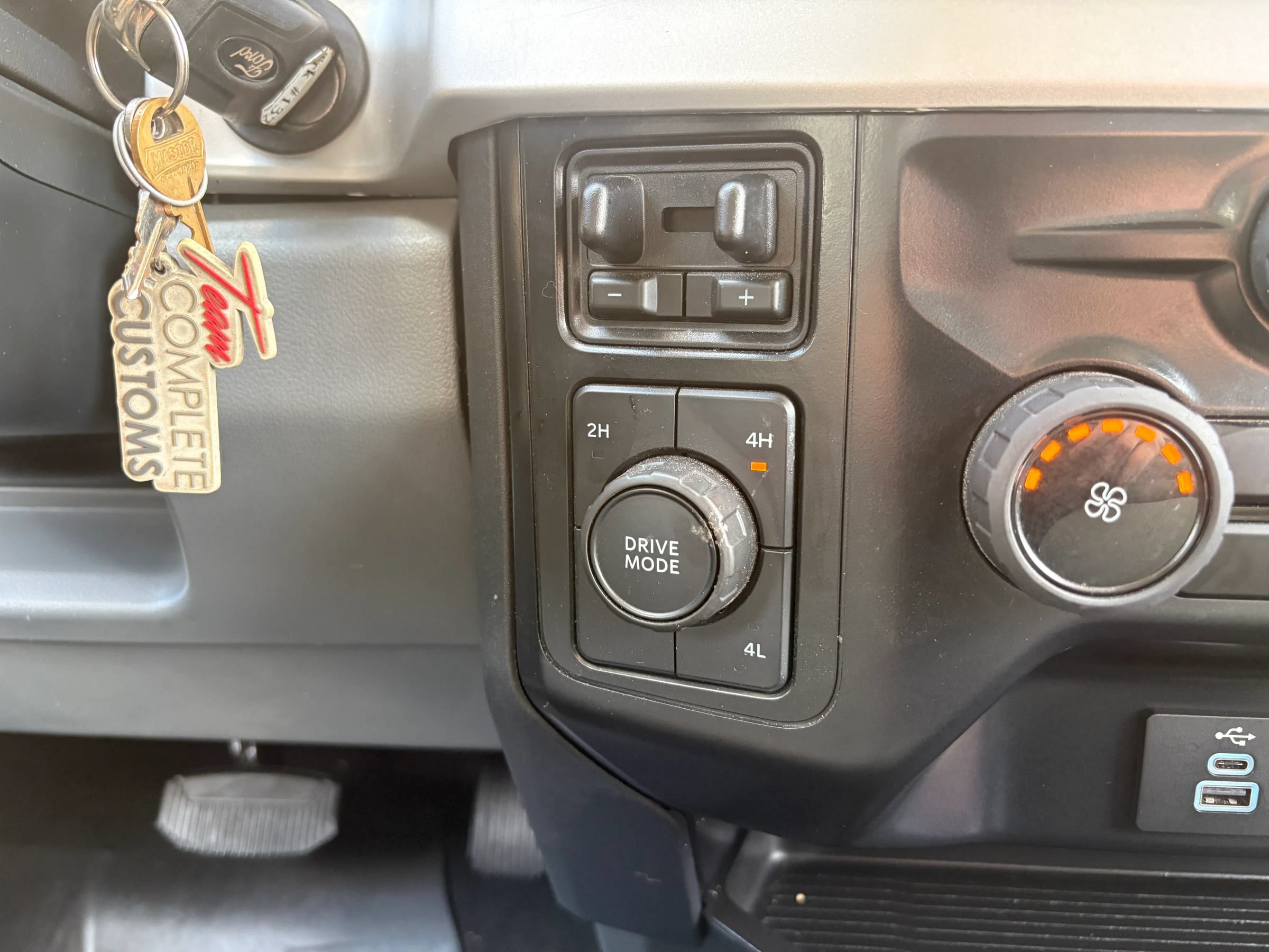 Used 2024 Ford F350 XLT AWD/4WD image 15