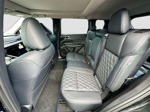 New 2025 Mitsubishi Outlander SEL image 17