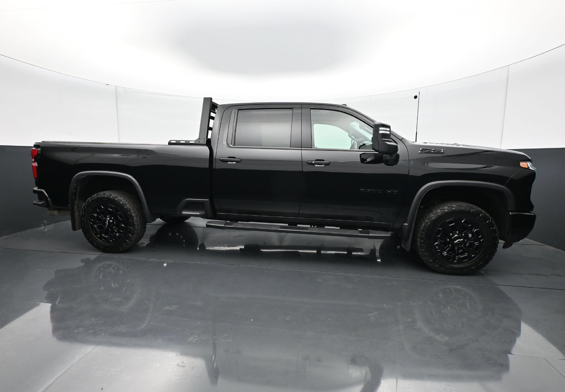 Used 2024 Chevrolet Silverado 2500 LTZ w/ LTZ Plus Package AWD/4WD image 8