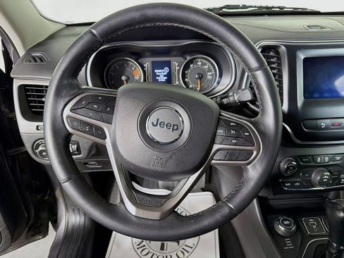 Used 2019 Jeep Cherokee Latitude Plus AWD/4WD image 13