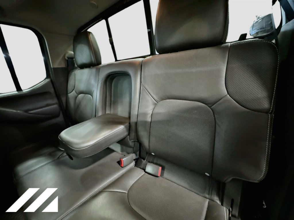 Used 2018 Nissan Frontier PRO-4X AWD/4WD image 26