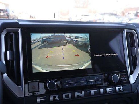 Used 2025 Nissan Frontier SV w/ SV Convenience Package image 16