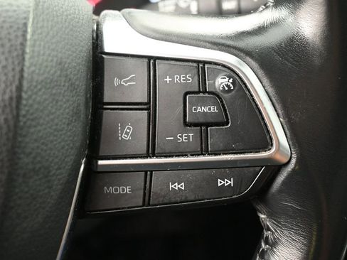 Used 2021 Toyota Highlander LE AWD/4WD image 19