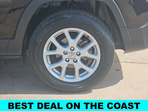 Used 2018 Jeep Cherokee Latitude FWD image 35