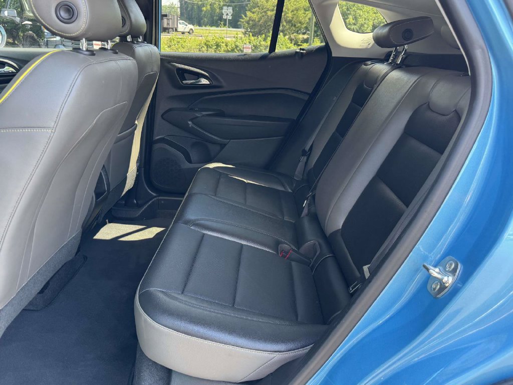 Used 2025 Chevrolet Trax ACTIV w/ Sunroof Package FWD image 17