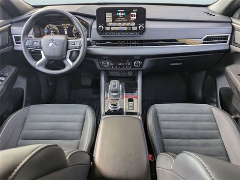 Used 2024 Mitsubishi Outlander SE Black Edition image 16