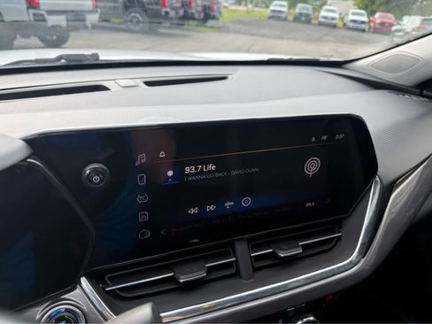 Used 2024 Chevrolet Trax ACTIV w/ Sunroof Package image 13