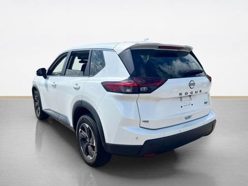 Used 2024 Nissan Rogue SV FWD image 5