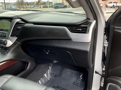 Used 2019 GMC Yukon XL SLT w/ Premium Edition image 16