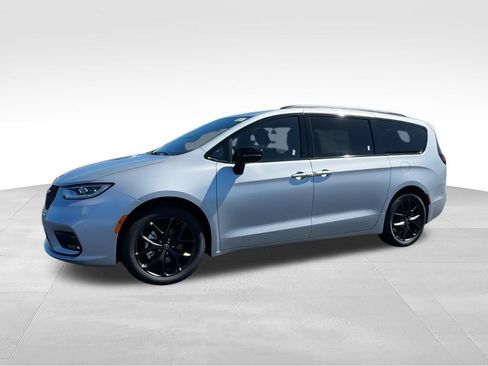 New 2026 Chrysler Pacifica Select w/ S Appearance Package FWD image 4