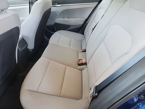 Used 2020 Hyundai Elantra SE FWD image 8