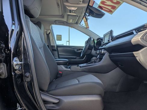 Used 2022 Toyota RAV4 XLE w/ Convenience Package FWD image 11