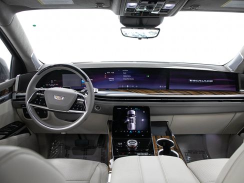 Used 2026 Cadillac Escalade Platinum Sport w/ LPO, ONYX Package AWD/4WD image 19