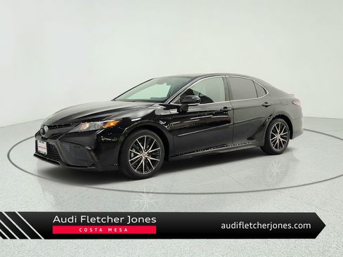 Used 2024 Toyota Camry SE FWD image 1