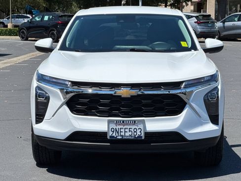 Used 2025 Chevrolet Trax LS w/ LS Convenience Package FWD image 8