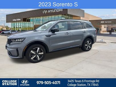 Used 2023 Kia Sorento S w/ Panoramic Sunroof Package