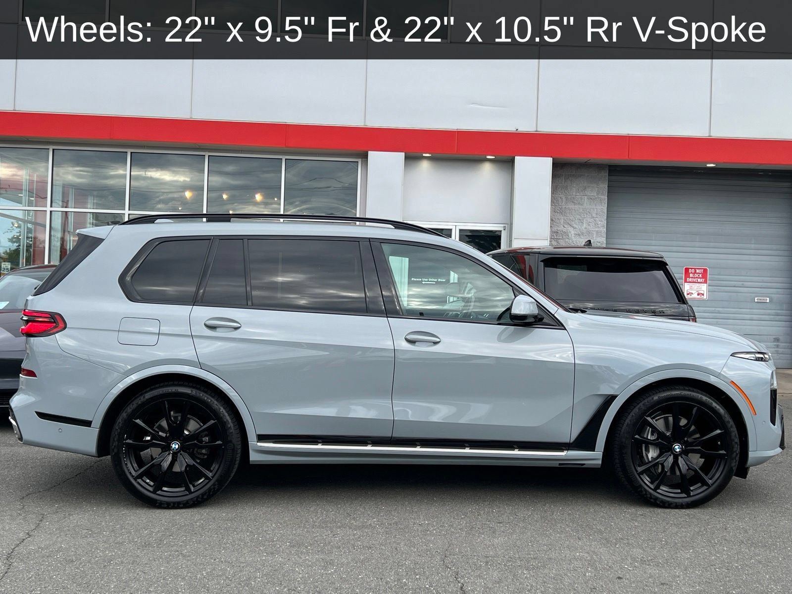 Used 2023 BMW X7 xDrive40i w/ M Sport Package AWD/4WD image 19
