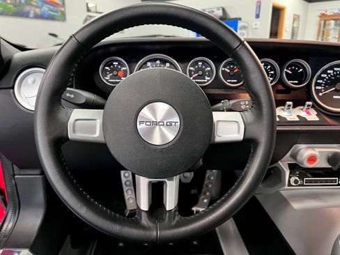 Used 2005 Ford GT RWD image 22