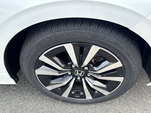 Used 2024 Honda Civic EX-L image 7