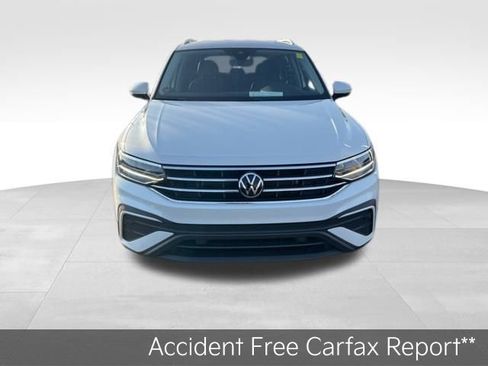 Used 2023 Volkswagen Tiguan SE image 2