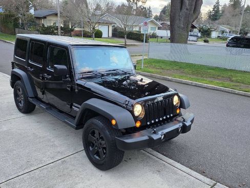 Used 2011 Jeep Wrangler Unlimited Sport AWD/4WD image 3