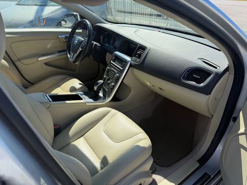 Used 2015 Volvo V60 T5 Premier image 9