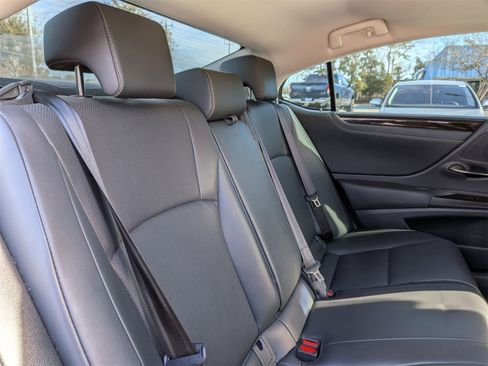 Used 2019 Lexus ES 300h w/ Premium Package image 34