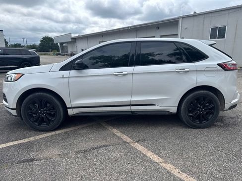 Used 2024 Ford Edge SE w/ Black Appearance Package AWD/4WD image 4