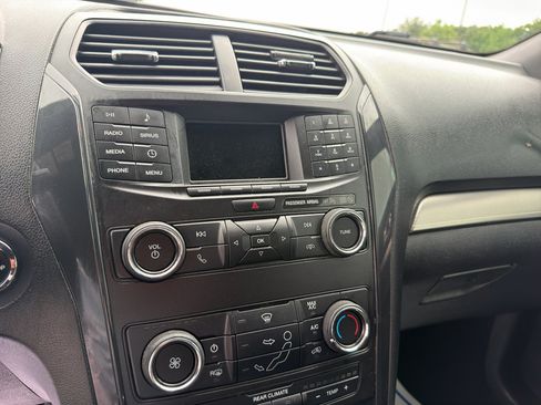 Used 2019 Ford Explorer XLT w/ Class III Trailer Tow Package FWD image 12