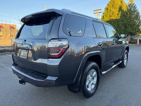 Used 2017 Toyota 4Runner SR5 Premium image 10