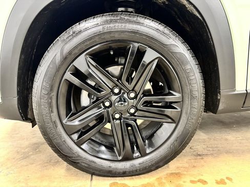 Used 2025 Chevrolet Trax ACTIV w/ Driver Confidence Package image 9