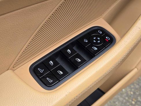 Used 2020 Porsche Panamera 4 AWD/4WD image 23