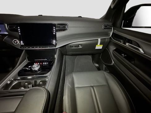 New 2026 Jeep Grand Wagoneer 4WD image 25