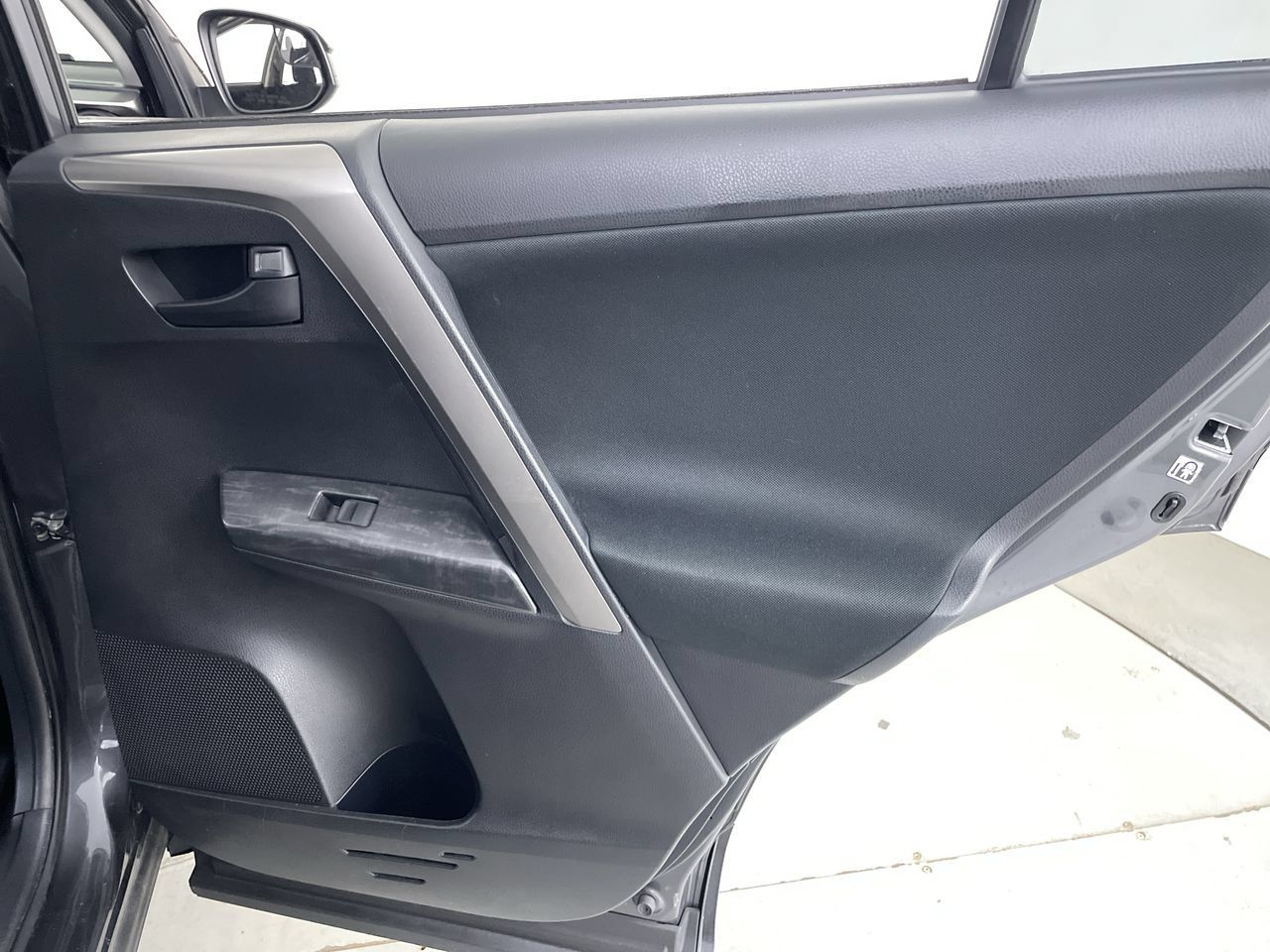Used 2018 Toyota RAV4 LE w/ All Weather Liner Package AWD/4WD image 22