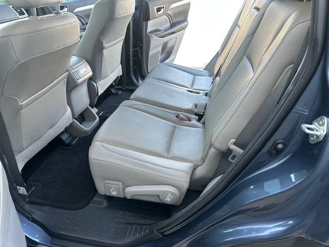 Used 2018 Toyota Highlander XLE w/ Carpet Mat Package (TMS) FWD image 21