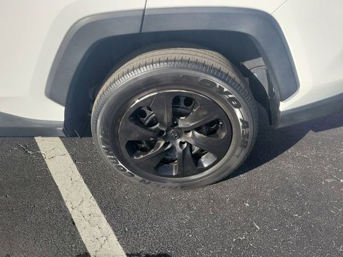 Used 2019 Toyota RAV4 LE image 7