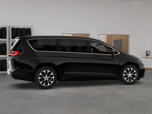 New 2026 Chrysler Pacifica Select image 6