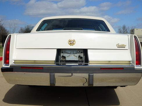 Used 1993 Cadillac Fleetwood Sedan image 12