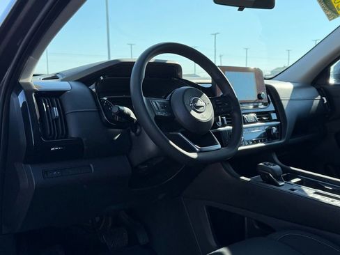Used 2022 Nissan Pathfinder S image 11