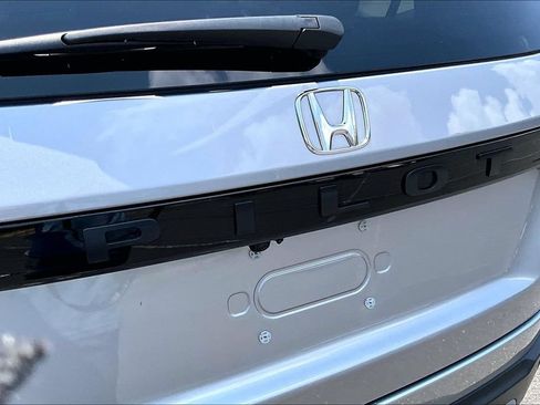 Used 2025 Honda Pilot EX-L image 25