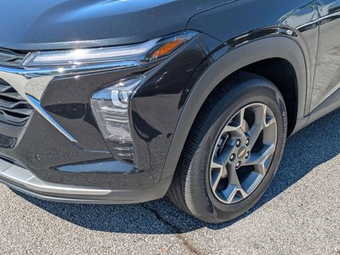 Used 2025 Chevrolet Trax LT FWD image 10