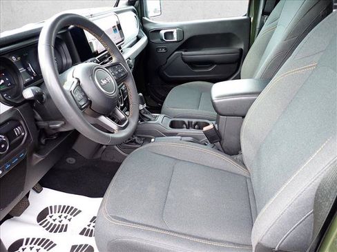 Used 2024 Jeep Wrangler Unlimited AWD/4WD image 7
