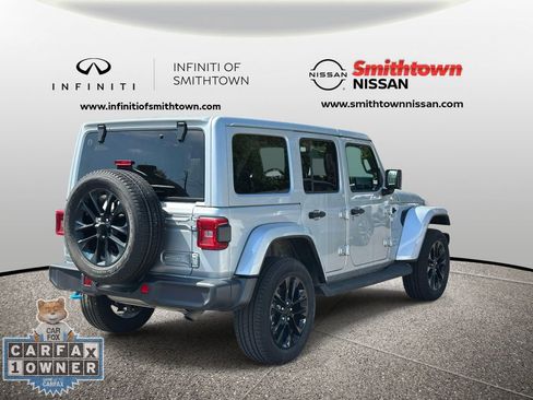 Used 2023 Jeep Wrangler Unlimited Sahara w/ Cold Weather Group AWD/4WD image 8
