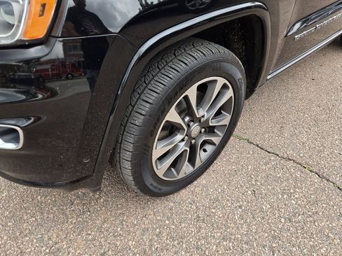 Used 2017 Jeep Grand Cherokee Overland w/ Jeep Active Safety Group image 4