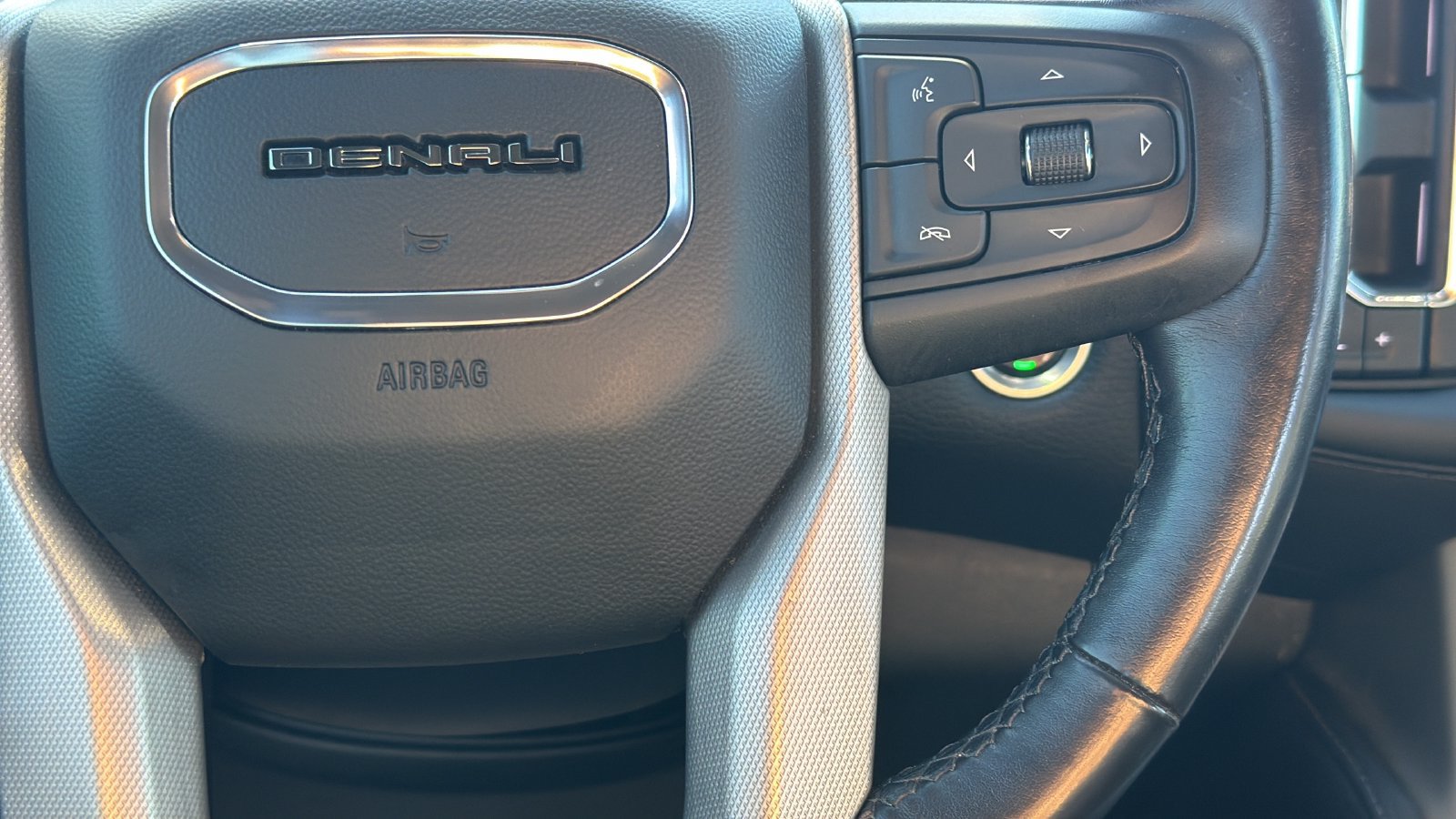 Used 2022 GMC Yukon Denali AWD/4WD image 15