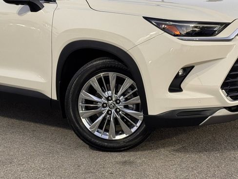 Used 2024 Toyota Grand Highlander Platinum image 4